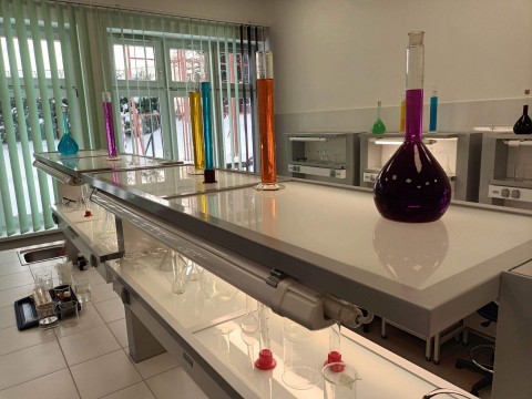 Nowe laboratorium chemiczne w LO im. Kopernika w Brzesku