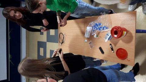 Spotkanie klasy medycznej z pracownikiem służby zdrowia