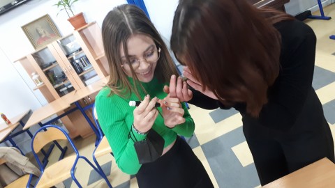 Spotkanie klasy medycznej z pracownikiem służby zdrowia