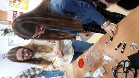 Spotkanie klasy medycznej z pracownikiem służby zdrowia