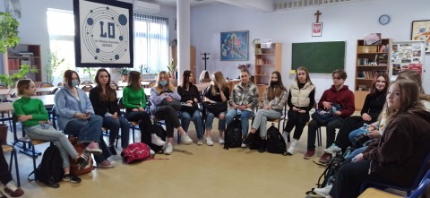 Spotkanie klasy medycznej z pracownikiem służby zdrowia