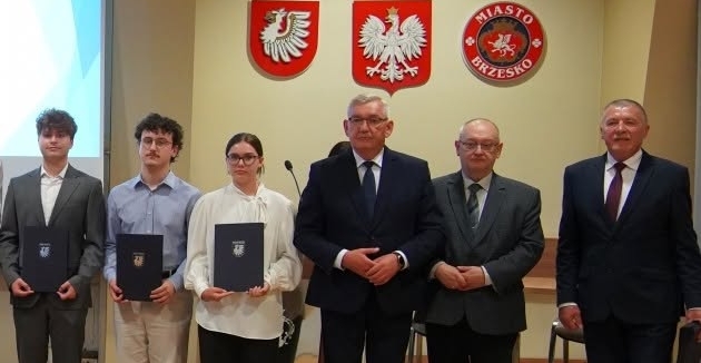 SUKCESY NASZYCH ABSOLWENTÓW DOCENIONE!