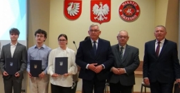 SUKCESY NASZYCH ABSOLWENTÓW DOCENIONE!